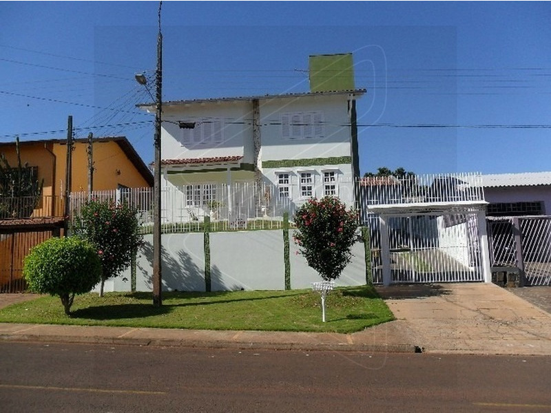 Tipo de Piso: Lâmina e Porcelanato
Fica móveis da cozinha sob medida, a casa é murada, possui cerca elétrica e coberta com telha esmaltada.  Casa com lage.