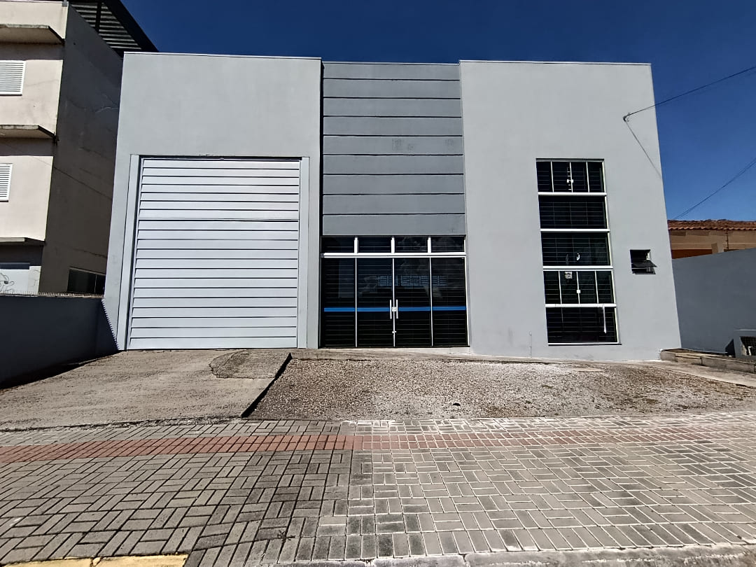 Piso: Polido
Com possibilidade de fazer uma doca; Pé direito: 6m