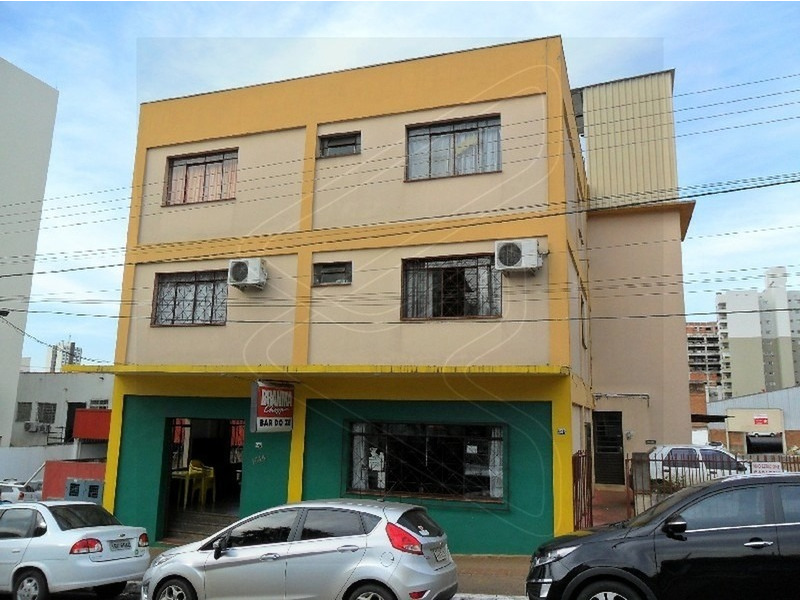 Uma vaga de estacionamento.