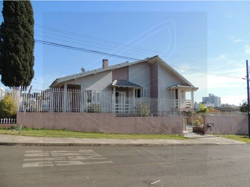 Piso em assoalho, porcelanato e lâmina;
Piscina com aquecimento;
Gipão;