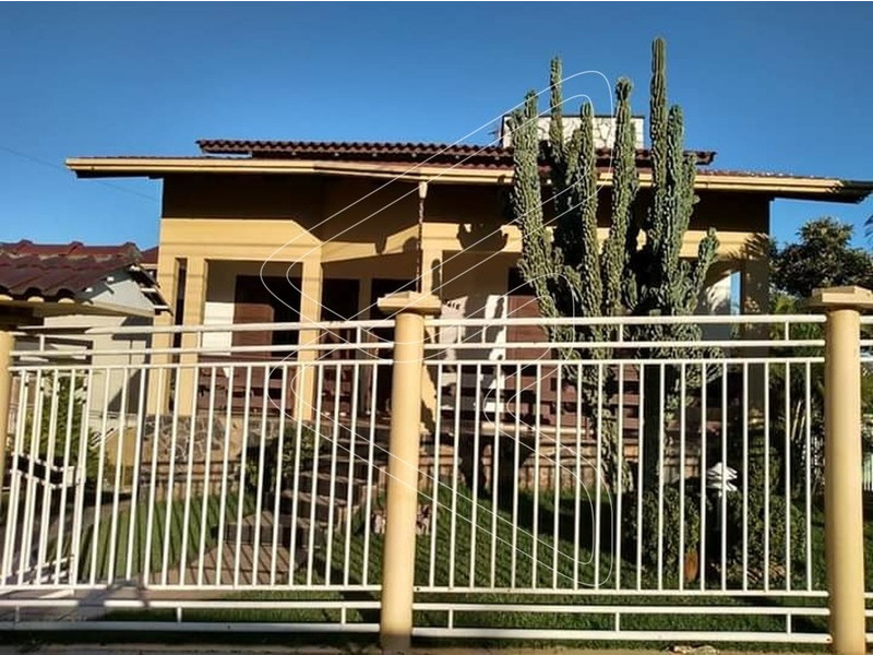 - Móveis projetados;
- Hidromassagem;
- 200m² averbados.