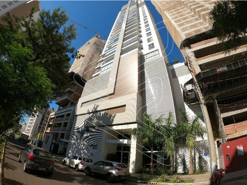 - 01 vaga dupla e 01 simples de garagem;
- Suíte com hidromassagem;
- 02 lavabos;
- Condomínio com piscina, sala de jogos, academia, quadra esportiva, brinquedoteca e câmeras de segurança.