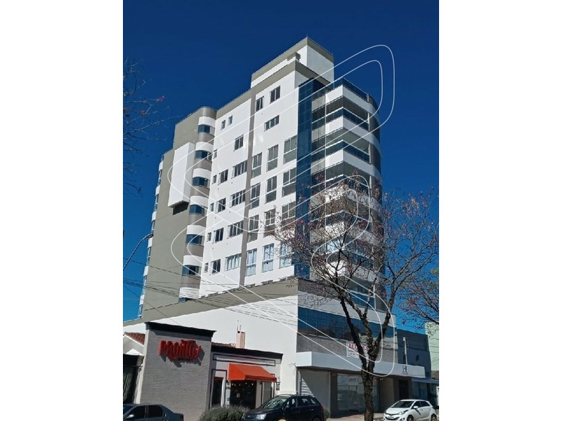 - Suíte master com closet e sacada;