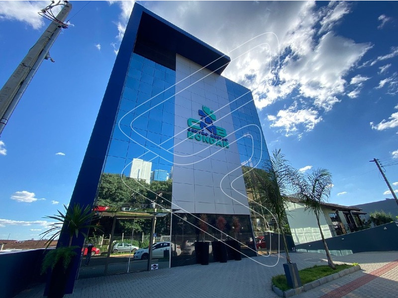 Todos os andares dispõe de copa, DML e banheiros acessíveis. 
Ótima localização, espaço ideal para clínicas médicas e profissionais da área da saúde, edifício com acessibilidade e elevador para maca.