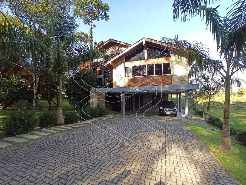 - Água quente;
- Câmeras de segurança;
- Suíte master;
- Piscina aquecida com jacuzi e LED;
- Casa na árvore;