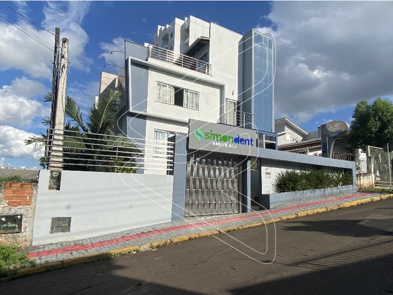 - Câmeras de segurança; 
- Closet;
- Dois quartos com sacada;