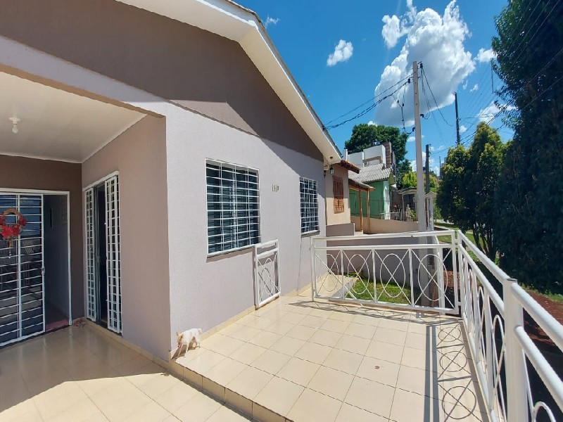 - Ficam móveis sob-medida no quarto;
- Terreno possui outras casa nos fundos de 70,00m² com dois quartos, sala, cozinha e banheiro;