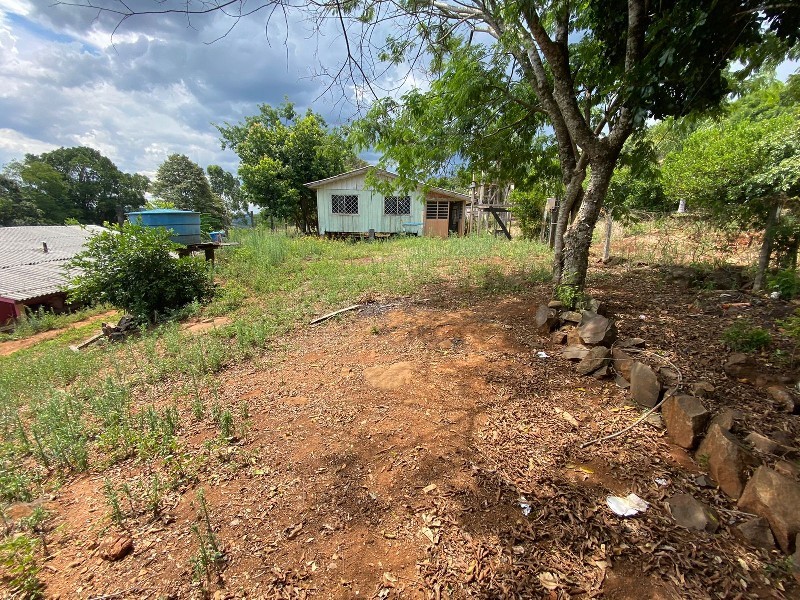 - Terreno contém uma casa mista de 70,00m²;
- 50 metros de distância do asfalto;