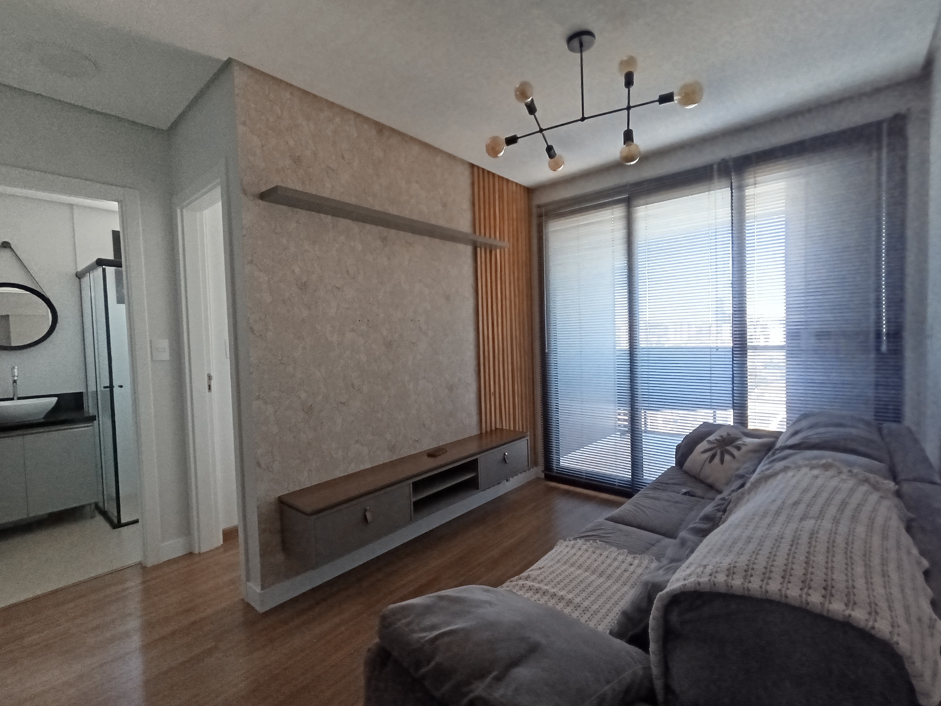 <p>- Câmeras de segurança;</p>

<p>Cozinha com pia e armários;</p>

<p> Piscina aquecida;</p>

<p>Academia by Rebook;</p>

<p>Espaço Pet;</p>

<p>Sala de Estudos;</p>

<p> Quiosques;</p>

<p>Quatro Espaços Gourmet;</p>

<p> Sala de reuniões;</p>

<p>Bike Share;</p>

<p>Guichê de entrega inteligente;</p>

<p>Wi-Fi nas áreas sociais;</p>
