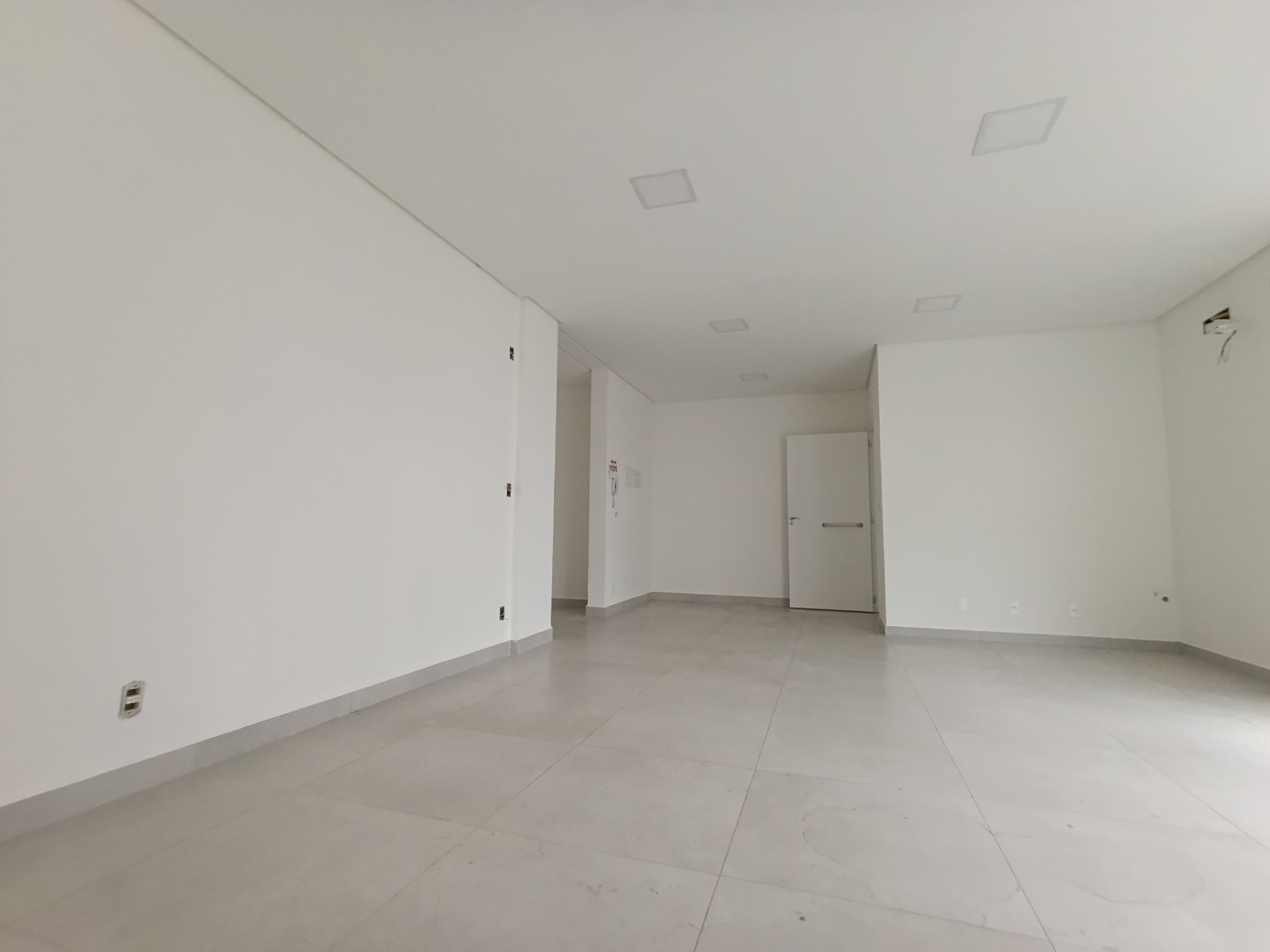 - Sala possui copa;<br>
- + DECK