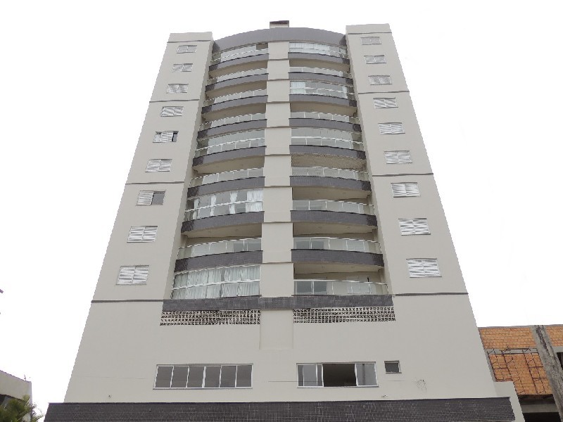 - Ficam móveis sob-medida na cozinha e banheiros;