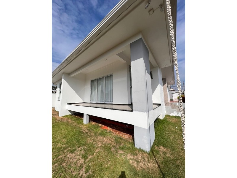 - Água quente;
- Suíte master;
- Hidromassagem;
- Câmeras de segurança;