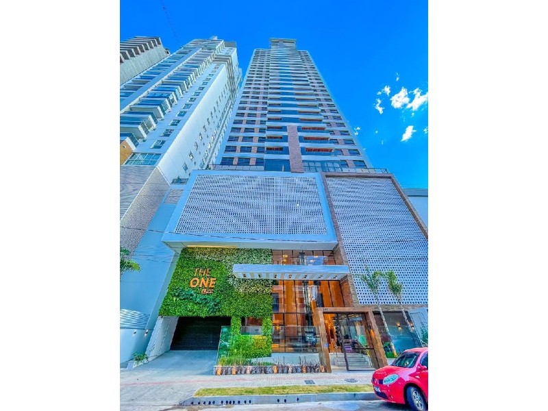 Água quente; / Suíte master; / Hidromassagem; / Câmeras de segurança; / Elevador privativo;  / Varanda Gourmet; / Piscina com Sauna Integrada; / Piscina infantil; / The One Party; / The One Pub; / Fitness Place; / Espaço Zen; / Pet Place; / Quadra poliesportiva; / Bike Fix; / Infraestrutura para Automação;/ Aspiração Central; / Tomadas Smart; / Wifi nas Áreas sociais; / Vídeo Porteiro Digital; / Guichê de entrega Inteligente;