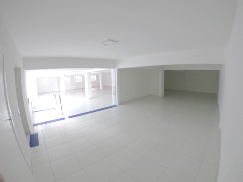 <p>- Possui acessibilidade; - Possui 4 banheiros P.N.E.</p>

<p>- 4 andares;</p>
