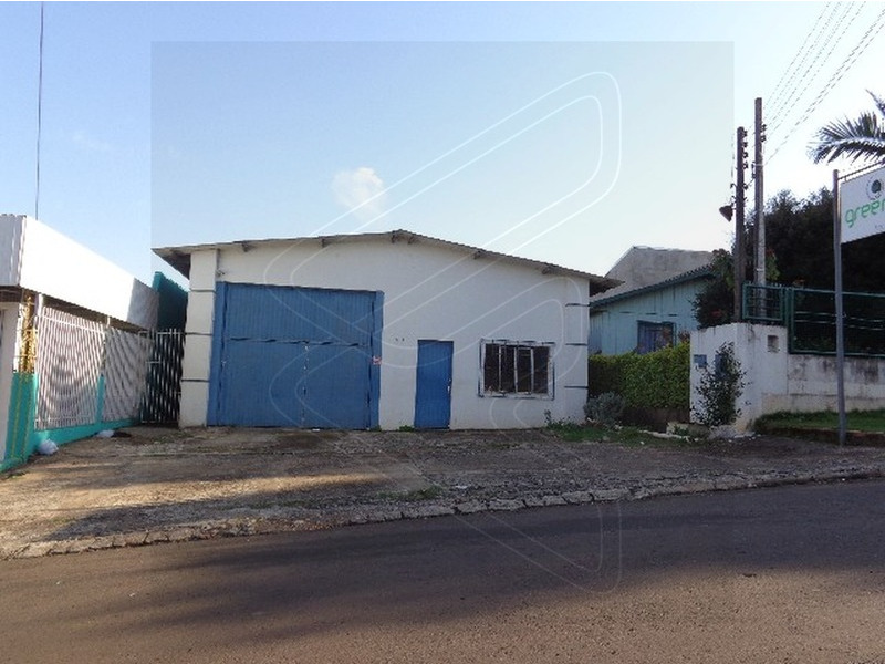 - Piso polido / Dividido com duas salas para escritório / Estacionamento.