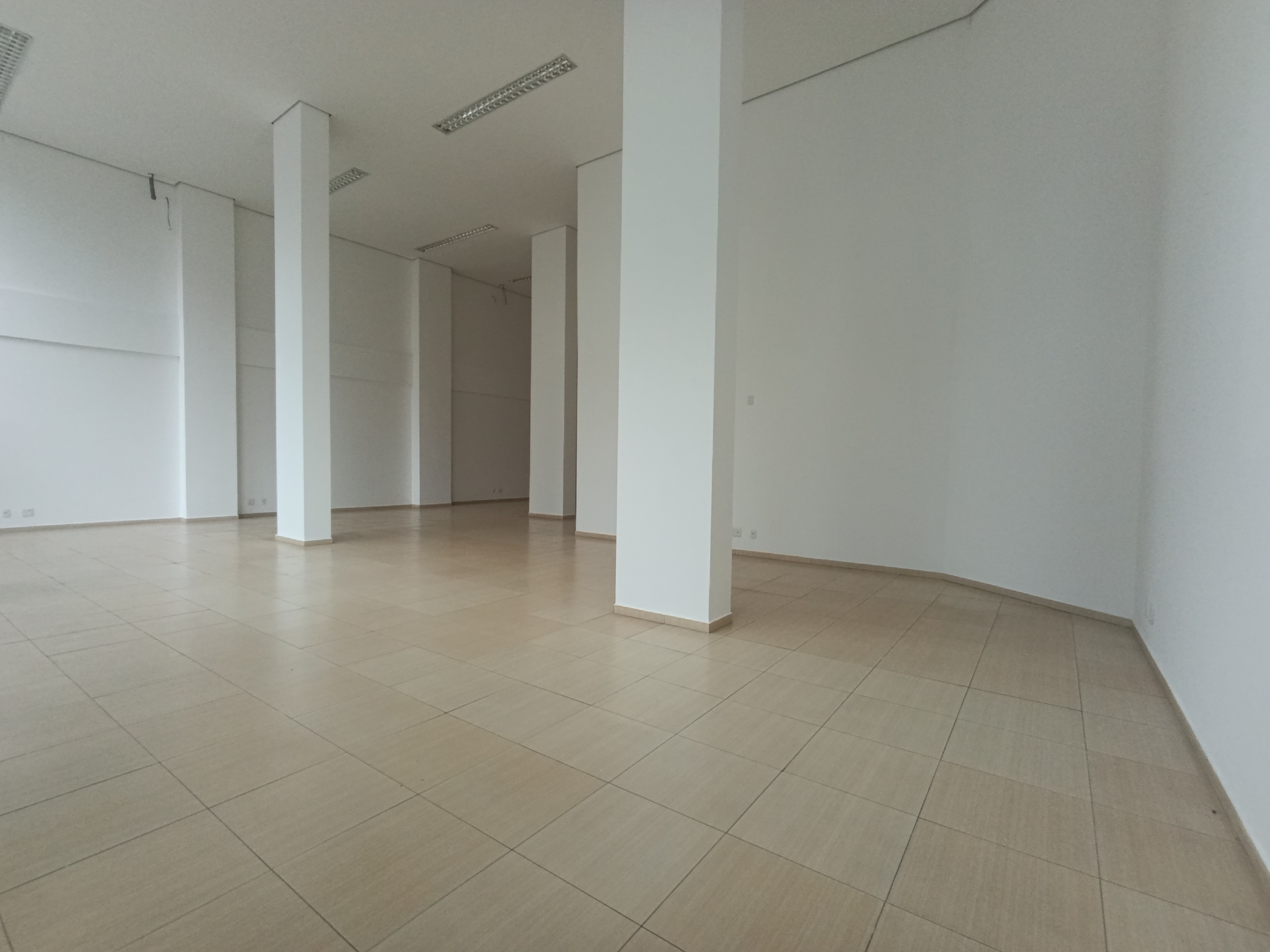 Sala com divisorias de gesso cartonado que podem ser removidas.