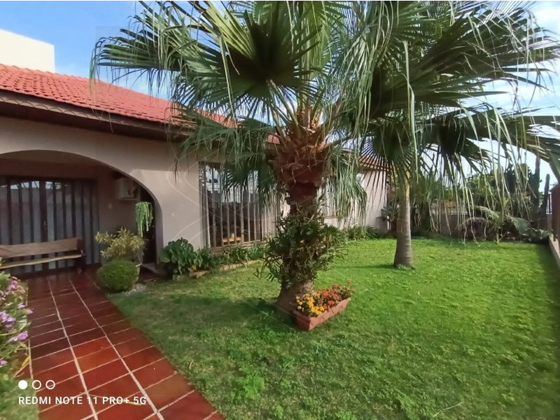 - Duas cozinhas;
- Suíte master;