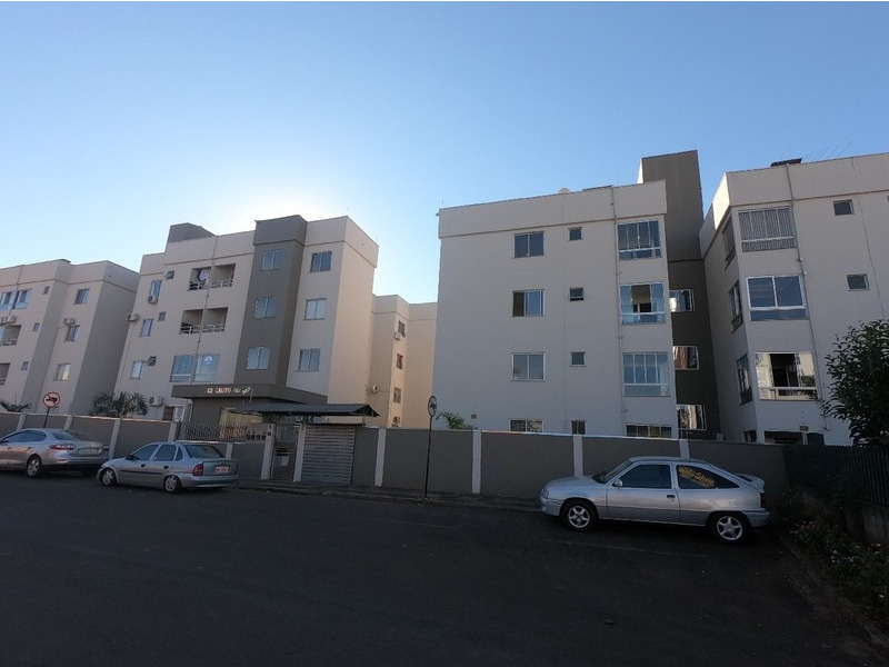 - Apartamento com móveis sob medida.