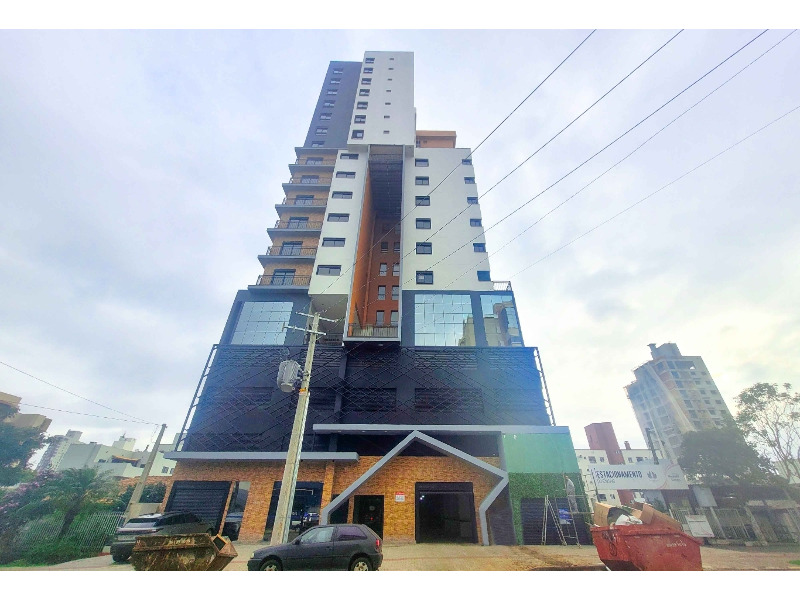 - Água quente;
- Parede dupla entre os apartamentos;
- Sistema de automoção;
- Salão de festas com biliar;
- Salão de festas Shakespeare Square;
- Piscina aquecida;
- Quadra poliesportiva;
- Academia;
- Espaço gourmet;
- Possibilidade de compra de mais uma vaga de garagem;
- Previsão de entrega para junho de 2023.