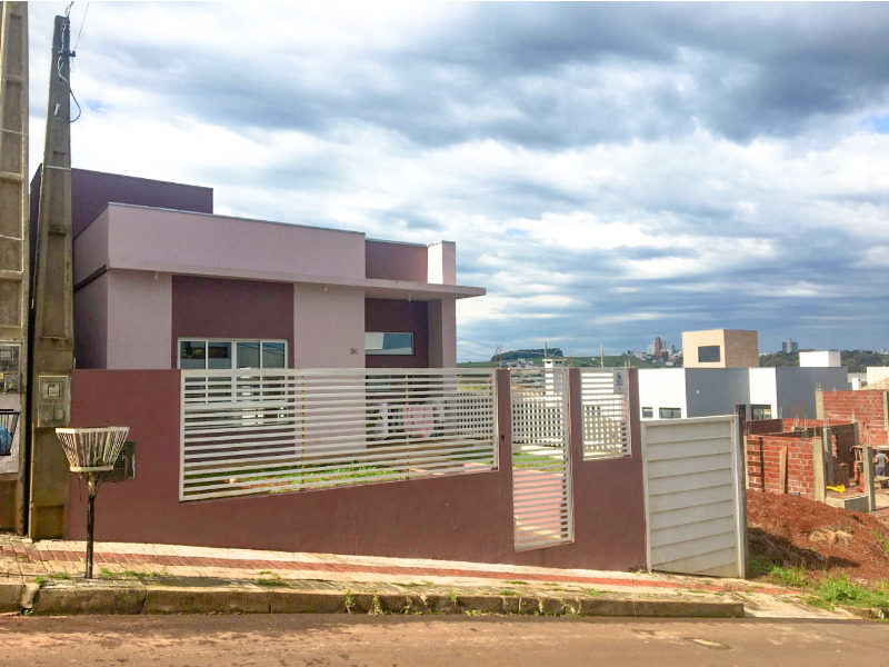 Casa em alvenaria;<br>
Cozinha mobiliada.