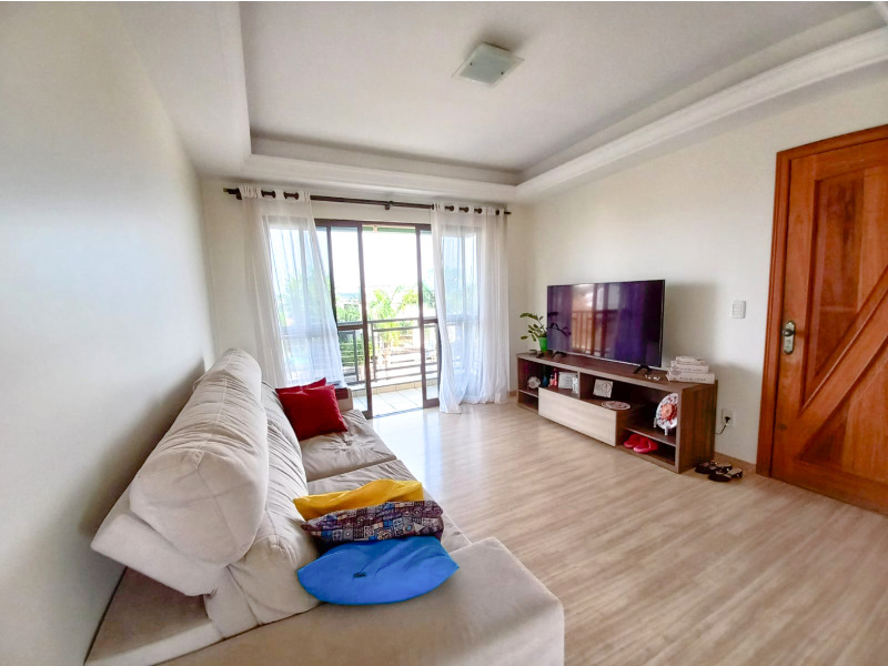 Possui papel de parede na sala e quartos;<br>
Gás é individual;<br>
Possui cisterna.