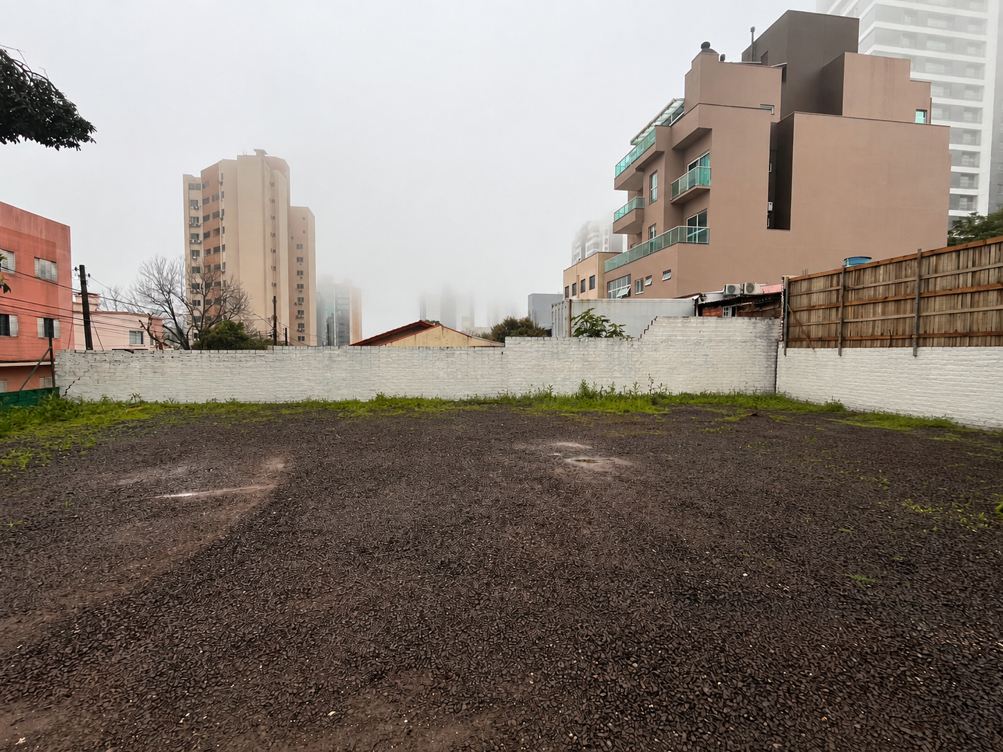 Terreno conta com benefícios;
São dois lotes unificados. - foto 2