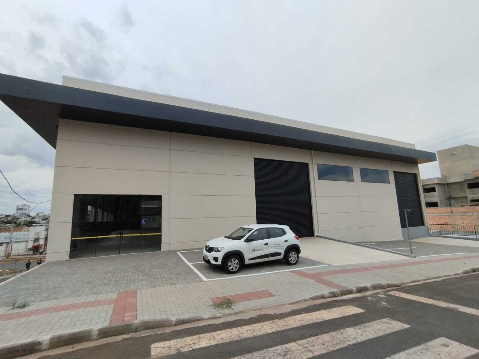 <br>
<br>
Amplo barracão comercial com 1.308,00 m² de área privativa e 1.424,00 m² de área total construída, equipado com 1 banheiro social, escritório, mezanino de 116 m²e doca para carga e descarga. O imóvel conta com portão eletrônico, estacionamento e pé direito de 6 metros, garantindo funcionalidade e praticidade para operações industriais ou logísticas.<br>
O imóvel já possui Habite-se e IPTU aproximado de R$ 840,00. Seguro incêndio a verificar. Uma excelente opção para empresas que buscam espaço amplo, estrutura completa e localização estratégica.<br>
<br>
<br>
<br>
