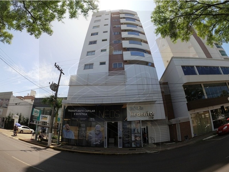 Cozinha com Móveis sob Medida, Geladeira, e Fogão de Mesa.