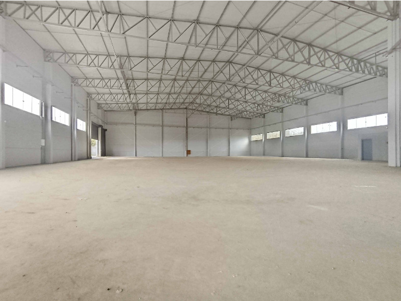 <h2> </h2>

<p> </p>

<p>Procurando um espaço robusto e versátil para a sua operação? Apresentamos este <b>amplo barracão</b>, ideal para atender às necessidades de logística, armazenagem ou indústria. Com <b><span class="math-inline"><span class="katex"><span aria-hidden="true" class="katex-html"><span class="base"><span class="mord">1.355</span><span class="mpunct">,</span><span class="mord">00</span><span class="mspace"> </span><span class="mord"><span class="mord mathnormal">m</span><span class="msupsub"><span class="vlist-t"><span class="vlist-r"><span class="vlist" style="height: 0.8141em;"><span style="top: -3.063em; margin-right: 0.05em;"><span class="sizing reset-size6 size3 mtight"><span class="mord mtight">2</span></span></span></span></span></span></span></span></span></span></span></span> de área privativa</b>, o imóvel oferece o espaço que o seu negócio precisa para expansão. </p>
