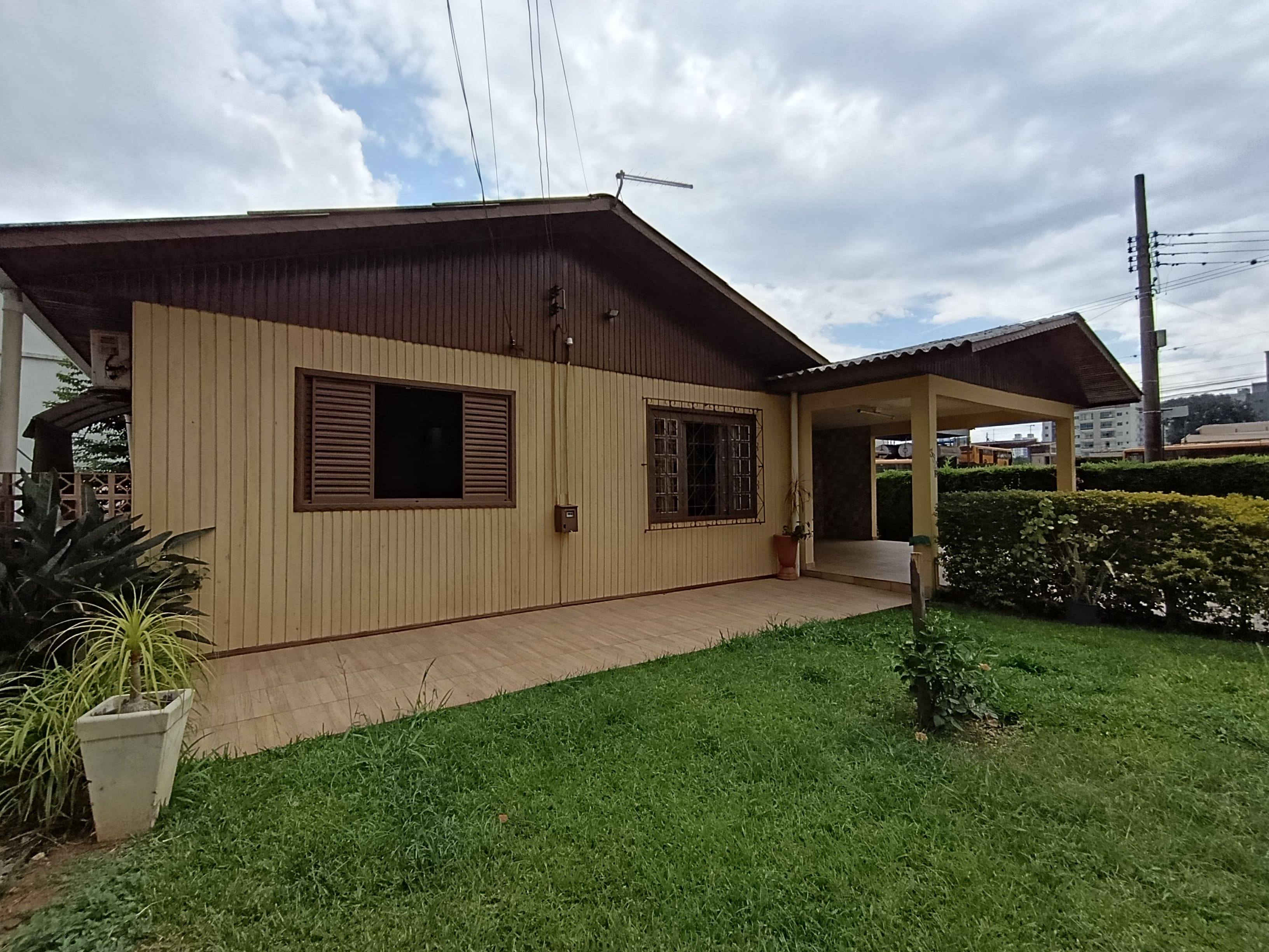 Casa de Esquina. Semi Mobiliado.