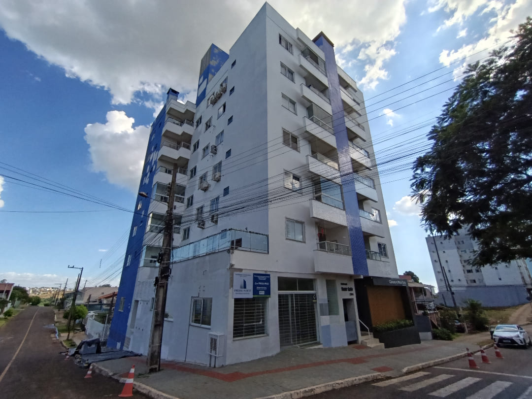 Apartamento de Frente. Semi Mobiliado.