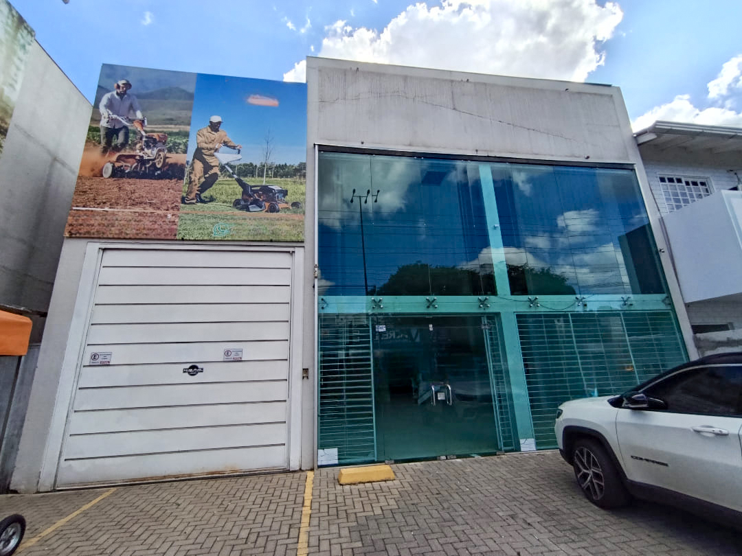 Sala Comercial Térrea de Frente. Mezanino Com Aproximadamente 100 m².