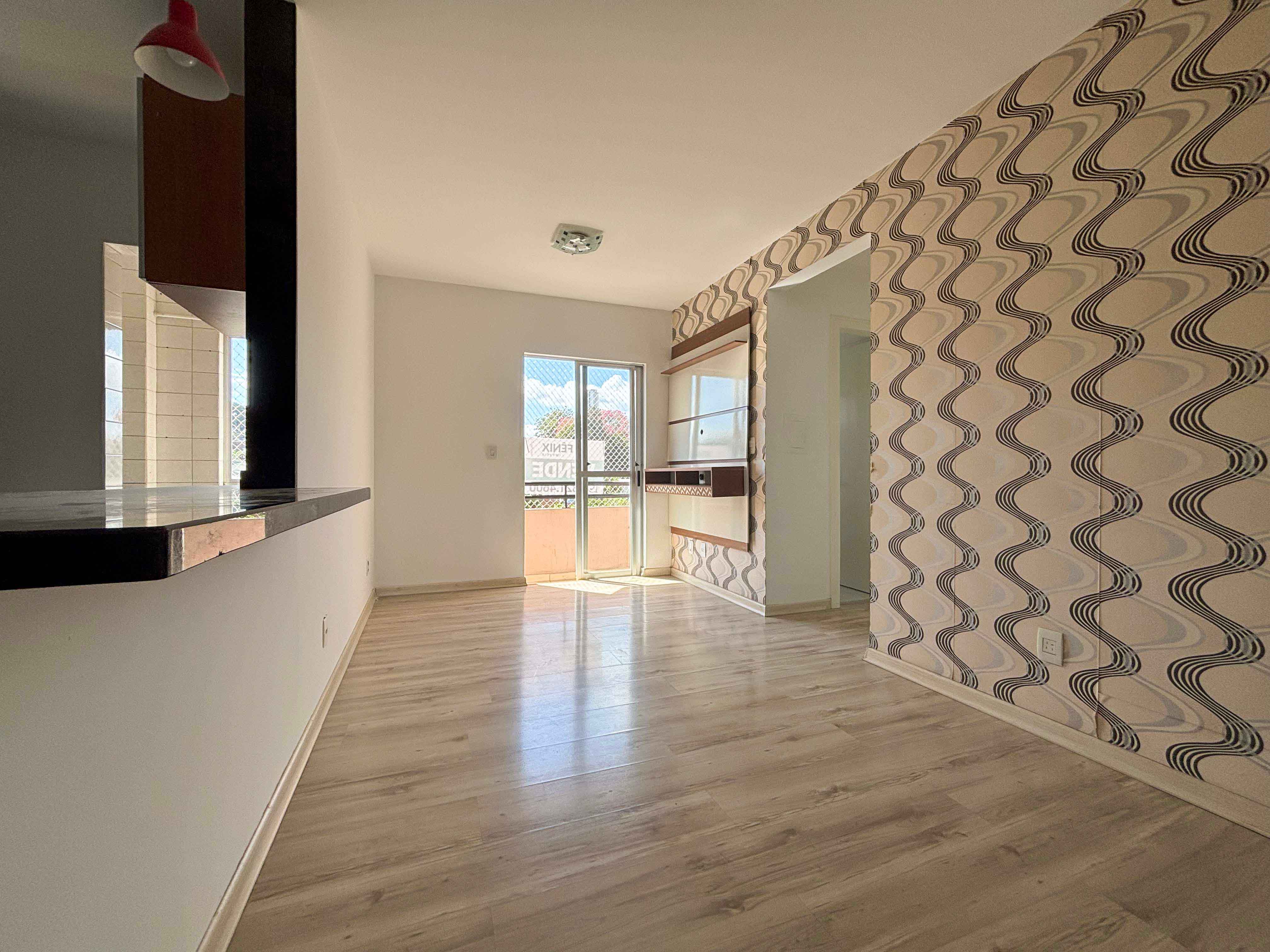 <p data-end="418" data-start="347">Se você procura <strong data-end="479" data-start="436">conforto, praticidade e boa localização</strong>, este apartamento é uma excelente oportunidade para morar ou investir.</p>

<p data-end="775" data-start="552">O imóvel possui <strong data-end="606" data-start="568">planta funcional e bem distribuída</strong>, proporcionando ambientes agradáveis e ótima iluminação natural graças à <strong data-end="703" data-start="680">posição solar Leste</strong>, que garante <strong data-end="733" data-start="717">sol da manhã</strong> e maior conforto térmico ao longo do dia.</p>

<p data-end="807" data-start="777"><strong data-end="807" data-start="779">Destaques do apartamento</strong></p>

<p data-end="1020" data-start="809">• Sala de estar aconchegante<br data-end="840" data-start="837">
	• Cozinha funcional<br data-end="862" data-start="859">
	• Área de serviço separada<br data-end="955" data-start="952">
	• Banheiro social<br data-end="975" data-start="972">
	• Excelente ventilação e iluminação natural</p>

<p data-end="1044" data-start="1022"><strong data-end="1044" data-start="1025">Características</strong></p>

<p data-end="1228" data-start="1046">• Apartamento em prédio residencial<br data-end="1084" data-start="1081">
	• <strong data-end="1124" data-start="1086">Área privativa aproximada de 52 m²</strong><br data-end="1127" data-start="1124">
	• Posição solar <strong data-end="1167" data-start="1143">Leste (sol da manhã)</strong><br data-end="1170" data-start="1167">
	• Pode ser <strong data-end="1195" data-start="1181">financiado</strong><br data-end="1198" data-start="1195">
	• Imóvel <strong data-end="1228" data-start="1207">sem saldo devedor</strong></p>

<p data-end="1260" data-start="1230"><strong data-end="1260" data-start="1233">Estrutura do condomínio</strong></p>

<p data-end="1352" data-start="1262">• Salão de festas<br data-end="1282" data-start="1279">
	• Gás central<br data-end="1298" data-start="1295">
	• Portão eletrônico<br data-end="1320" data-start="1317">
	• Ambiente residencial tranquilo</p>

<p data-end="1423" data-start="1354">Região com fácil acesso a comércios, serviços e mobilidade urbana.</p>

<p data-end="1454" data-start="1425"><strong data-end="1454" data-start="1428">Ideal para quem busca:</strong></p>

<p data-end="1540" data-start="1456">✔ primeiro imóvel<br data-end="1476" data-start="1473">
	✔ investimento para locação<br data-end="1506" data-start="1503">
	✔ morar com praticidade e conforto</p>

<p data-end="1610" data-start="1542"><strong data-end="1610" data-start="1545">Entre em contato para mais informações ou agendar uma visita.</strong></p>
