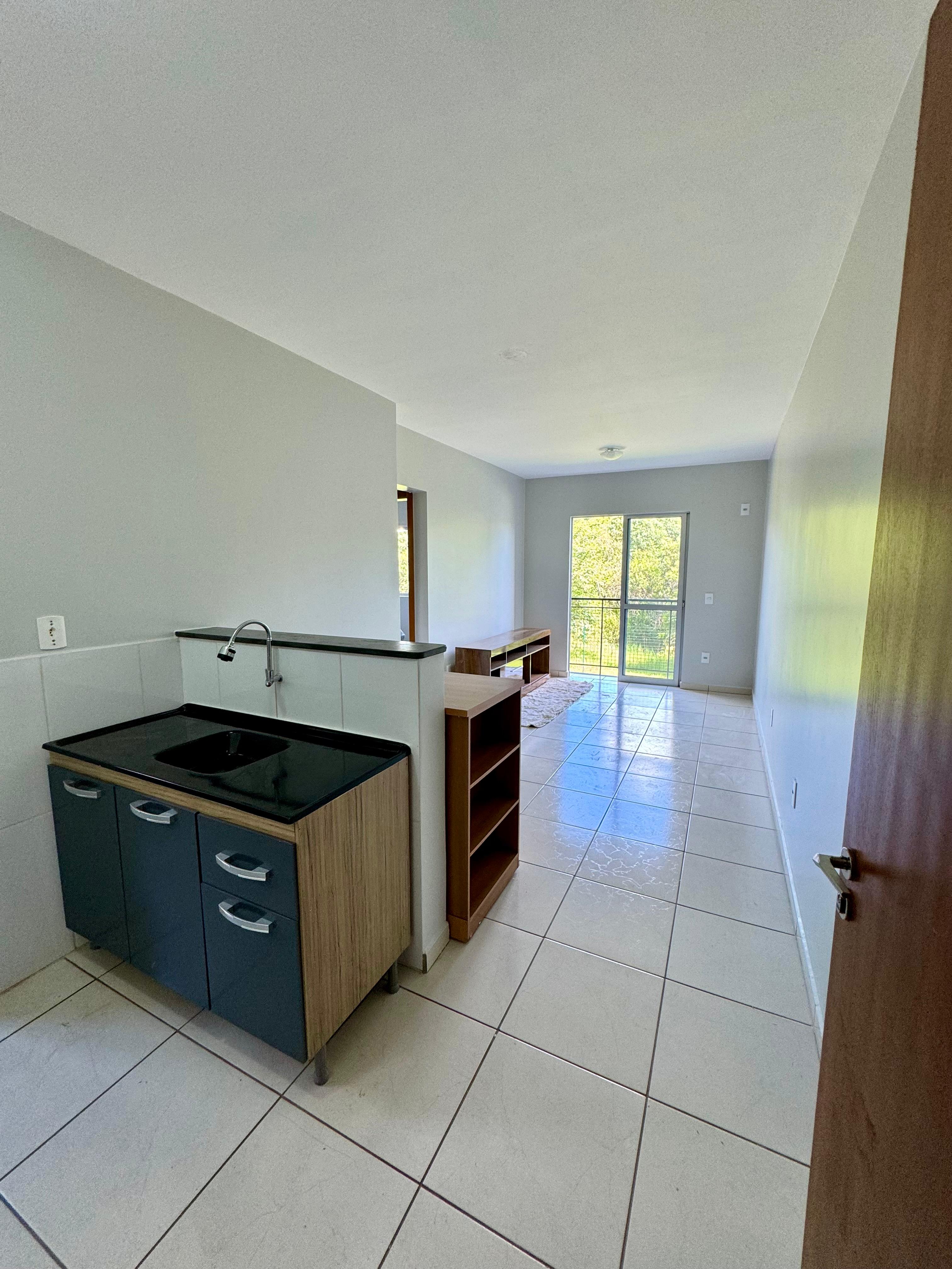 APARTAMENTO PARA LOCAÇÃO – RESIDENCIAL CAMBIRELA

📍 Bairro Passo dos Fortes – Chapecó/SC

More com conforto, segurança e praticidade em um condomínio localizado a apenas 3 km do Centro de Chapecó, com fácil acesso aos principais pontos da cidade.

✨ Estrutura do Condomínio

✔️ Sistema de monitoramento com acesso pelo celular, permitindo acompanhar câmeras e portões em tempo real.
✔️ Acesso ao prédio por reconhecimento facial, proporcionando mais segurança e praticidade aos moradores.
✔️ Sistema de alarme em toda a extensão do condomínio.
✔️ Ampla área de lazer com salão de festas, churrasqueira, playground e área verde.
✔️ Zelador, garantindo organização, segurança e bem-estar aos moradores.

🏡 Características do Apartamento

✔️ Sala de estar aconchegante.
✔️ Cozinha integrada à área de serviço.
✔️ 02 quartos bem distribuídos.
✔️ Banheiro social.
✔️ Sacada.
✔️ 01 vaga de estacionamento coberta.
✔️ Área privativa de 48,5 m².
✔️ Localizado no 1º andar.

Uma excelente opção para quem busca um imóvel em um condomínio moderno, seguro e com excelente localização. - foto 2