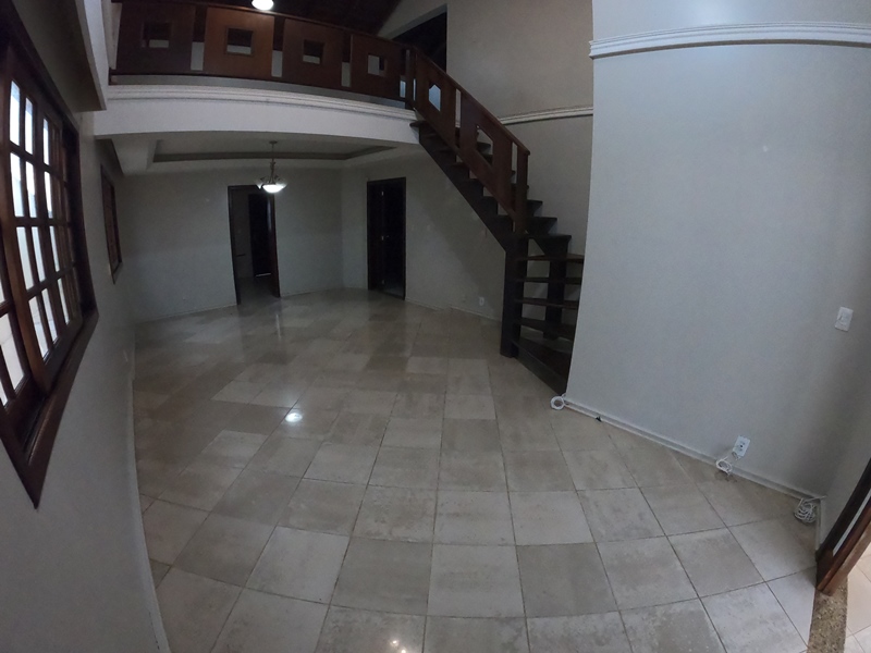 - Cozinha sob medida / Sala 02 Ambientes / Armários sob medida na suíte / Poço artesiano / Piscina / Aquecimento a gás / Estacionamento coberto.